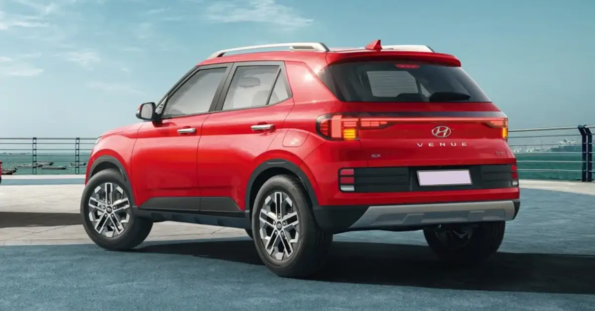 Hyundai Venue E+ Review in hindi, Features, Design, Performance
